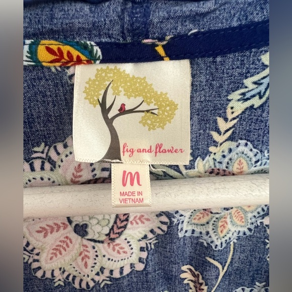 Fig and Flower Wrap Top - Size Medium - Picture 2 of 9